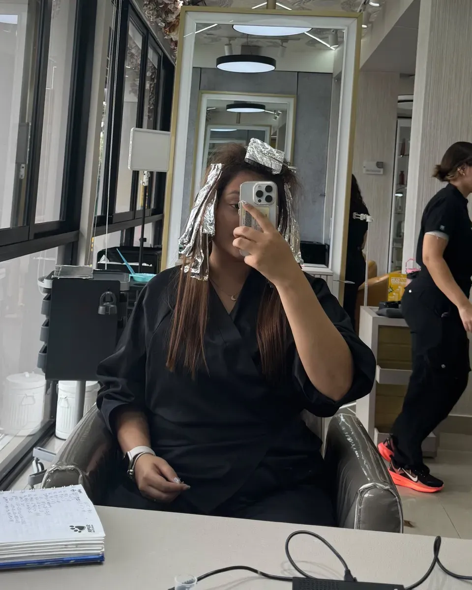 Before: client with foils during her balayage, at the salon.